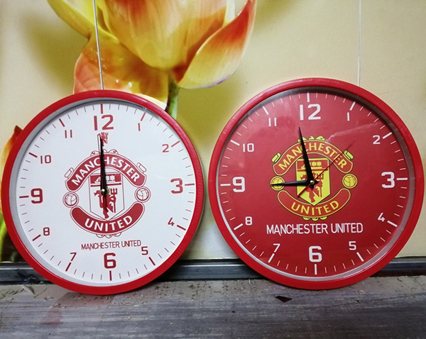 Đồng hồ treo tường kim trôi Manchester United